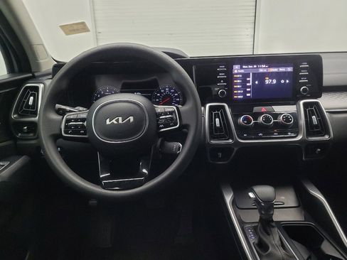 Used 2023 Kia Sorento LX image 22