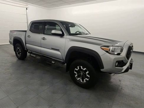 Used 2023 Toyota Tacoma TRD Off-Road image 2