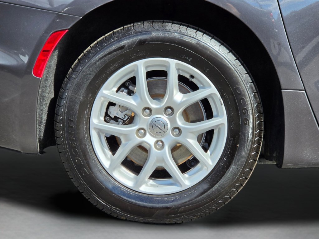 Used 2022 Chrysler Pacifica Touring-L FWD image 36