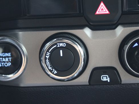 Used 2016 Toyota Tacoma Limited image 23