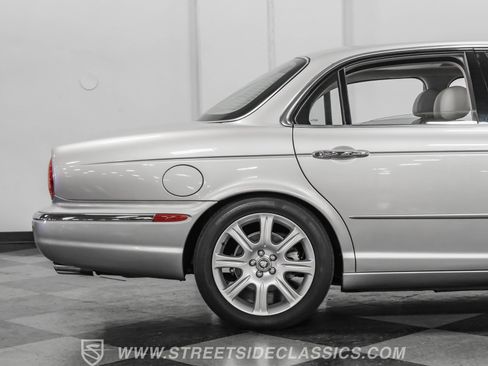 Used 2004 Jaguar XJ8 image 30
