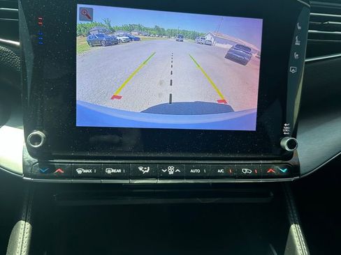 Used 2025 Jeep Wagoneer 4WD image 6