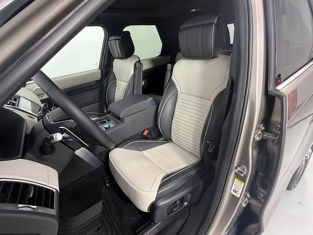 Used 2021 Land Rover Discovery HSE R-Dynamic AWD/4WD image 14