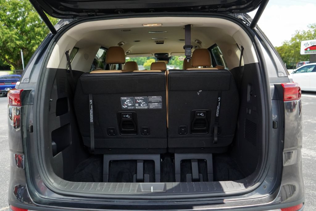 Used 2024 Kia Carnival EX FWD image 21