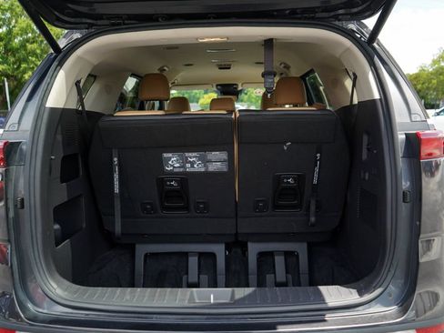 Used 2024 Kia Carnival EX FWD image 21