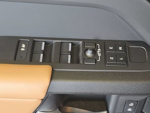 Certified 2025 Land Rover Defender 110 V8 AWD/4WD image 29