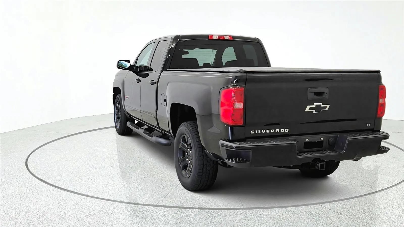 Used 2017 Chevrolet Silverado 1500 LT w/ Midnight Edition AWD/4WD image 7
