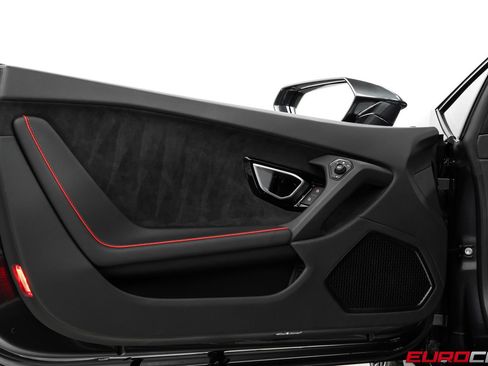 Used 2020 Lamborghini Huracan EVO AWD/4WD image 25