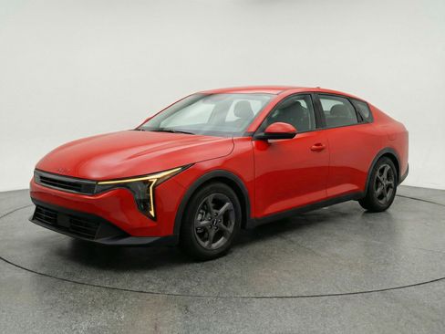 Used 2025 Kia K4 FWD image 3