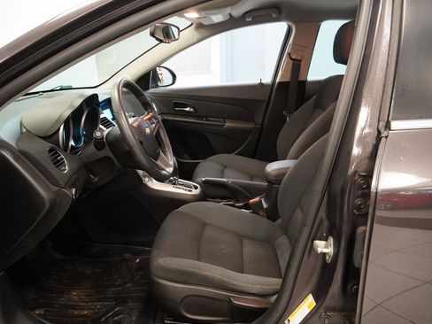 Used 2015 Chevrolet Cruze LT image 4