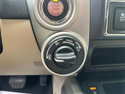 Used 2017 Nissan Titan SV image 19