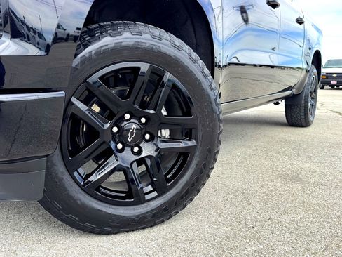 Used 2022 Chevrolet Silverado 1500 RST image 2