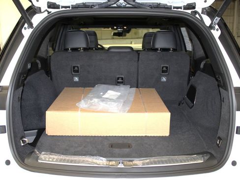 New 2026 Jeep Grand Cherokee Summit w/ MOPAR Finishing Package AWD/4WD image 45