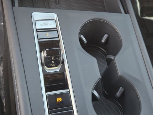 Used 2025 Volkswagen Atlas SE image 12