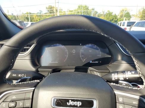 New 2025 Jeep Grand Cherokee L Altitude image 9