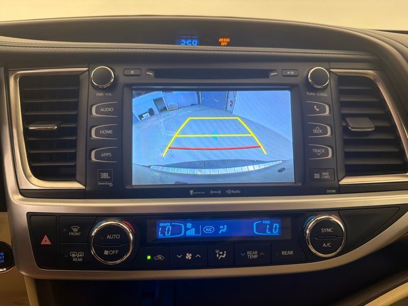 Used 2017 Toyota Highlander Limited AWD/4WD image 32