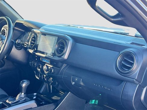 Used 2021 Toyota Tacoma TRD Off-Road image 27