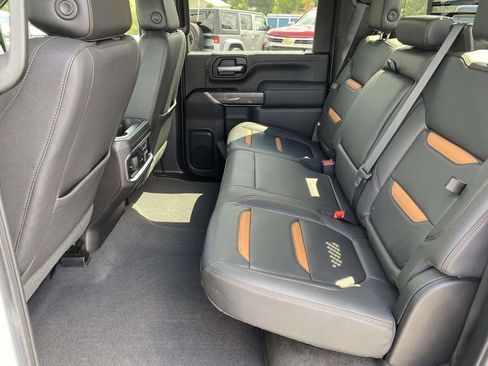 Used 2023 GMC Sierra 2500 AT4 w/ AT4 Preferred Package AWD/4WD image 10