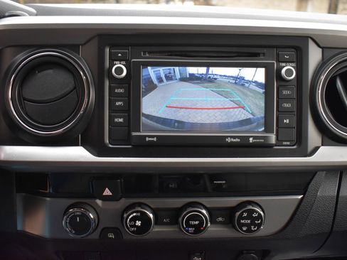 Used 2016 Toyota Tacoma SR5 image 21