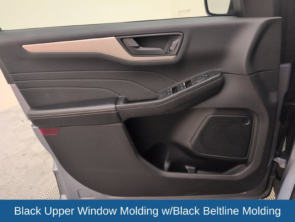 Used 2022 Ford Escape SE w/ SE Sport Appearance Package FWD image 30