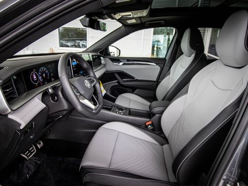 New 2026 Volkswagen Tiguan SE R-Line FWD image 26