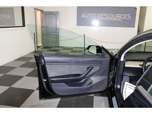 Used 2018 Tesla Model 3 Long Range image 11