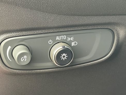 Used 2023 Chevrolet Equinox RS FWD image 9
