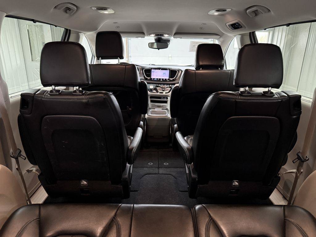 Used 2023 Chrysler Pacifica Touring-L FWD image 35