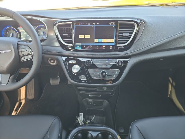 New 2026 Chrysler Pacifica Select w/ S Appearance Package FWD image 11