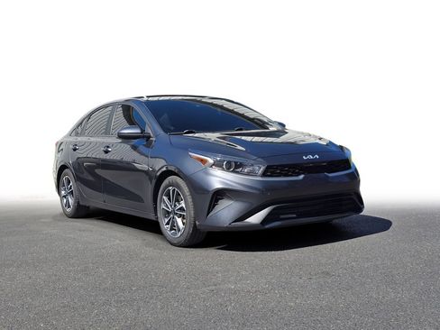 Used 2022 Kia Forte LXS FWD image 1