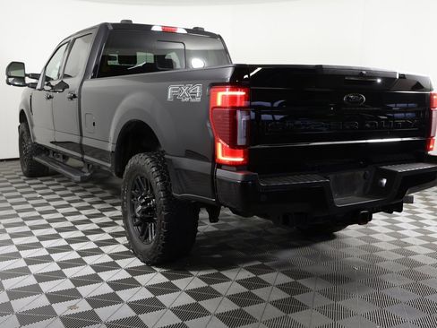 Used 2022 Ford F250 Lariat w/ Black Appearance Package image 3