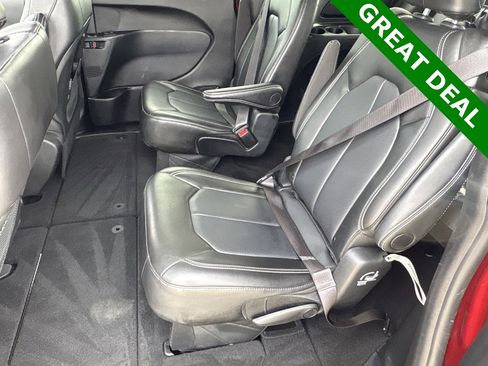Used 2025 Chrysler Pacifica Select image 34