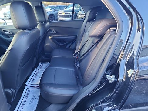 Used 2020 Chevrolet Trax LT w/ LT Convenience Package image 23