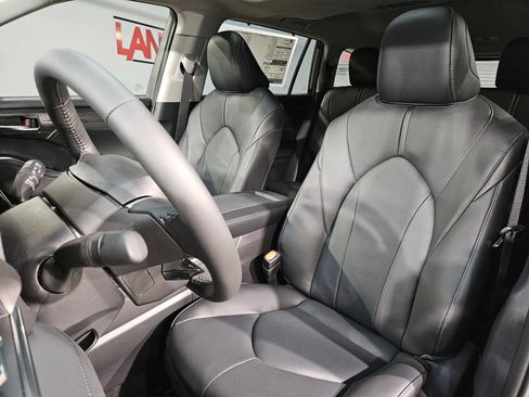 New 2026 Toyota Highlander Limited AWD/4WD image 12
