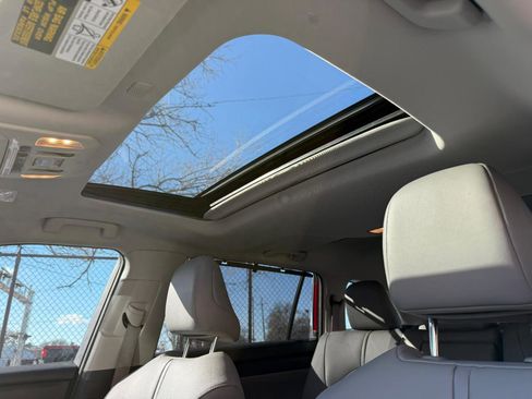 Used 2020 Toyota Highlander XLE image 35