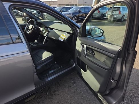 New 2025 Land Rover Discovery Sport Dynamic SE image 19