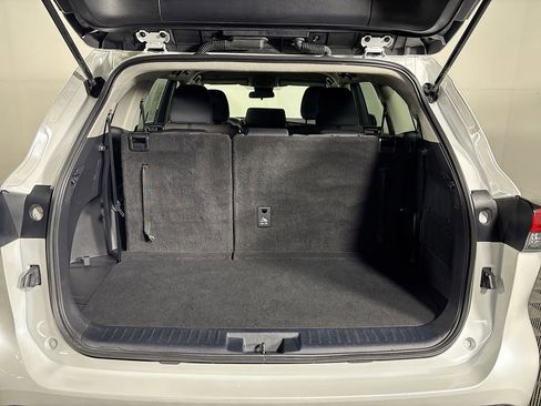 Used 2023 Toyota Highlander L image 21