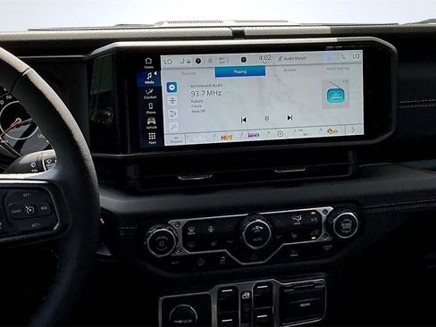 New 2025 Jeep Gladiator Sport image 7