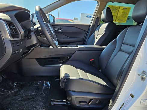 Used 2023 Nissan Rogue SV w/ SV Premium B Package image 10