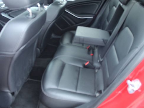 Used 2020 Mercedes-Benz GLA 250 4MATIC image 15