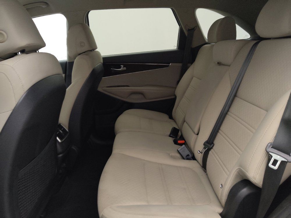 Used 2017 Kia Sorento FWD image 18