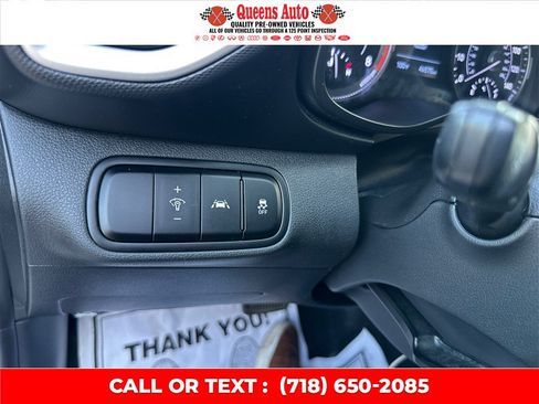 Used 2021 Hyundai Venue SEL w/ Cargo Package FWD image 41