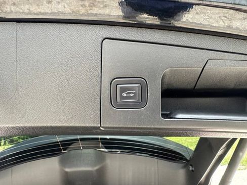 Used 2025 Cadillac XT4 Premium Luxury FWD image 24