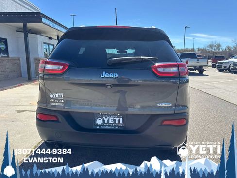 Used 2015 Jeep Cherokee Latitude AWD/4WD image 4