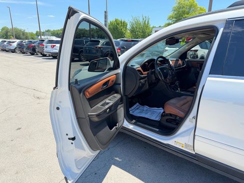 Used 2016 Chevrolet Traverse LTZ AWD/4WD image 15