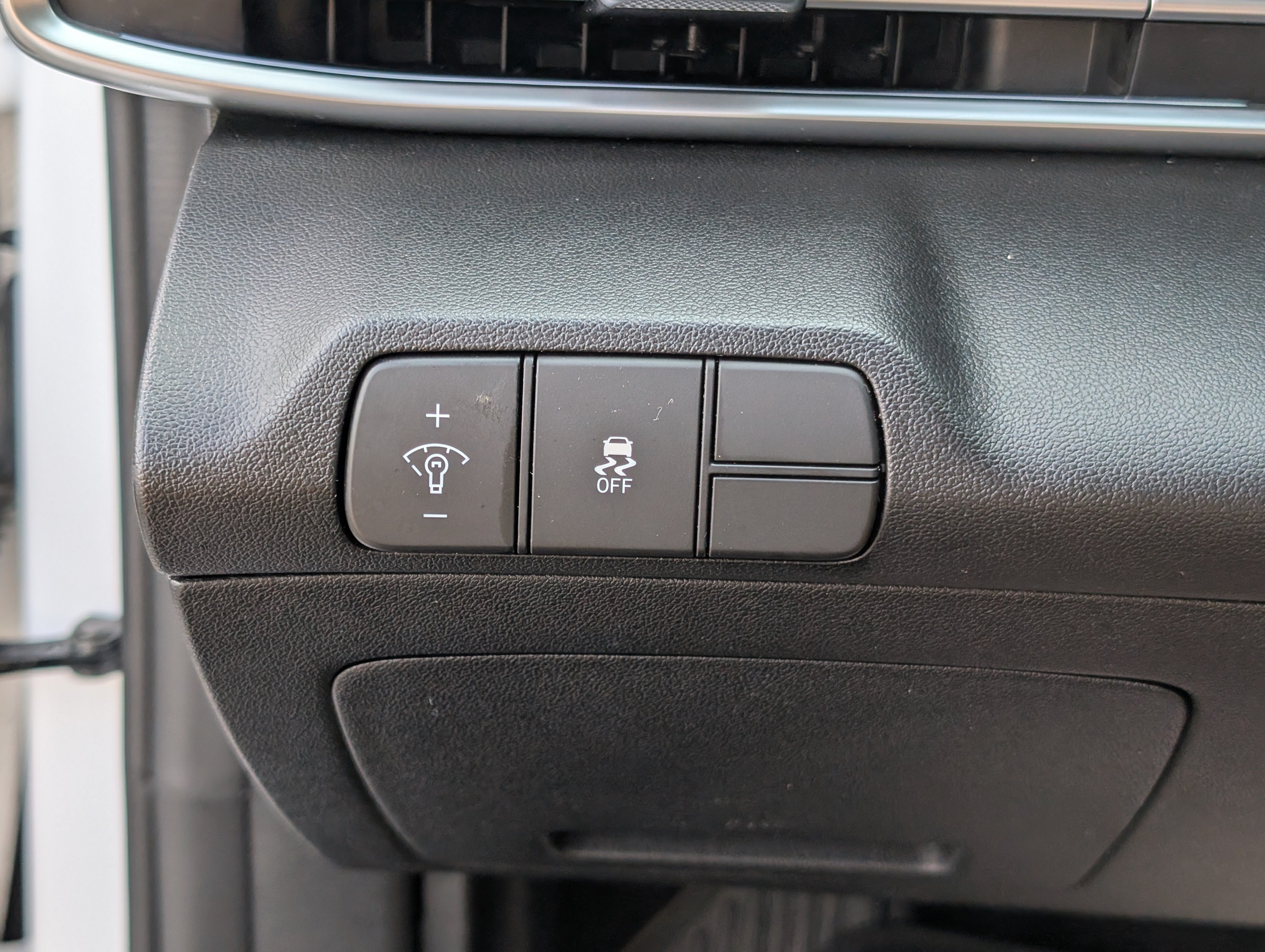 Used 2025 Hyundai Elantra Limited FWD image 17