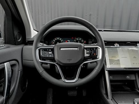 Used 2025 Land Rover Discovery Sport S image 17