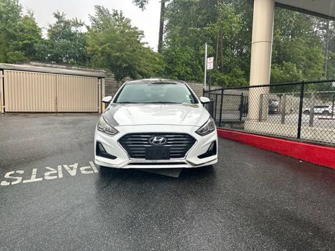 Used 2018 Hyundai Sonata SE FWD image 2