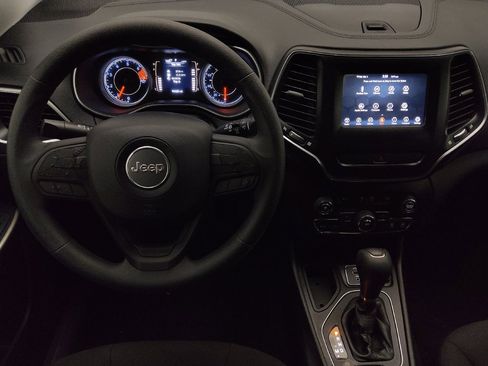 Used 2019 Jeep Cherokee Latitude w/ Popular Appearance Group FWD image 22