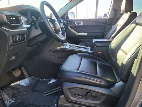 Used 2024 Ford Explorer XLT w/ Equipment Group 202A image 4